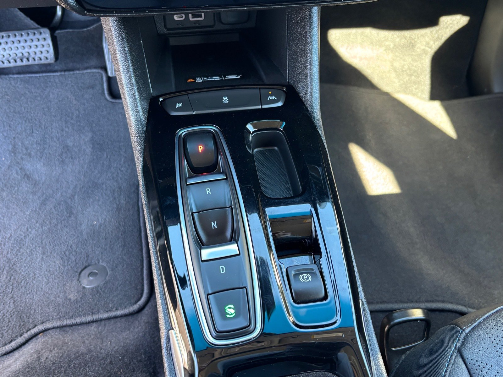 Used 2023 Chevrolet Bolt LT w/ Infotainment Package FWD image 16