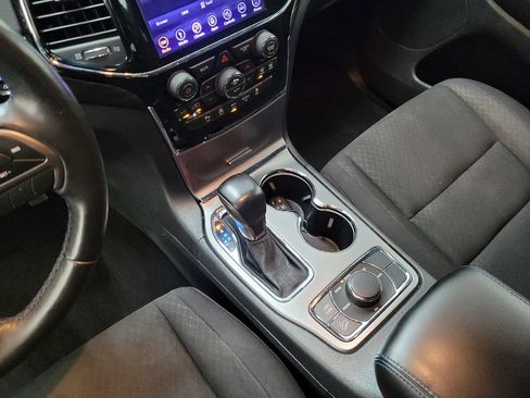 Used 2019 Jeep Grand Cherokee Laredo image 26