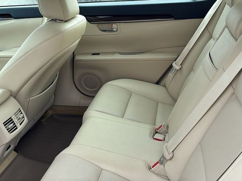 Used 2014 Lexus ES 350 w/ Premium Package image 29