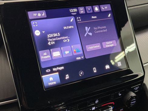 Used 2025 Jeep Grand Cherokee Laredo w/ Luxury Tech Group I RWD image 19