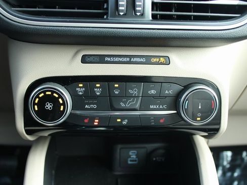 Used 2022 Ford Escape SE w/ Cold Weather Package image 20