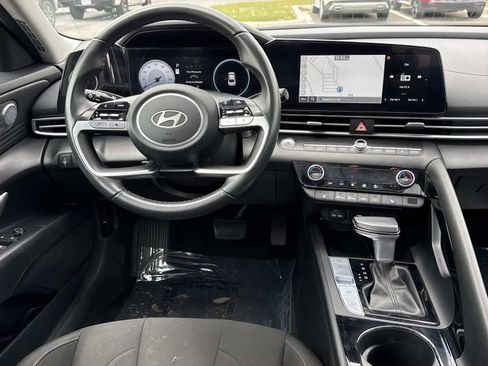 Used 2025 Hyundai Elantra SEL FWD image 8