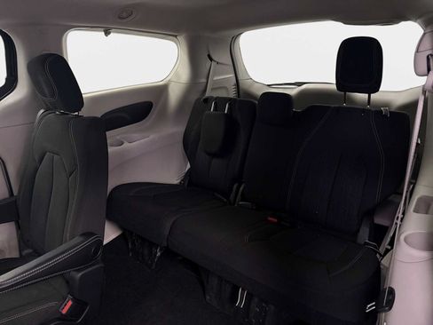 Used 2021 Chrysler Voyager LX FWD image 25
