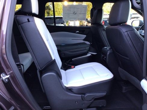 New 2026 Chevrolet Traverse High Country w/ LPO, Floor Liner Package image 18