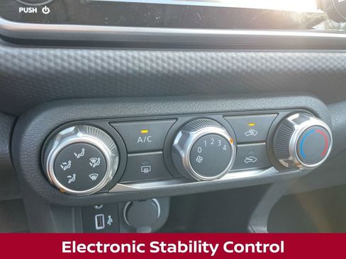 New 2025 Nissan Kicks Play S image 31