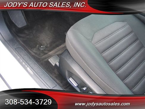 Used 2018 Ford Fusion SE FWD image 4