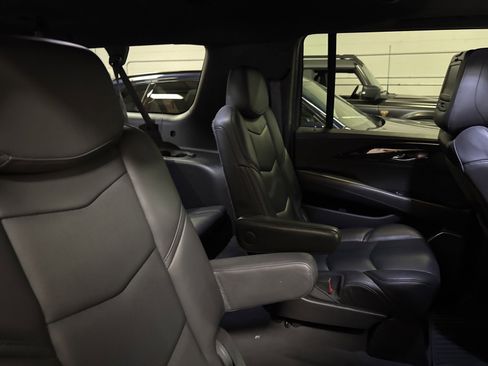 Used 2017 Cadillac Escalade ESV Platinum image 31