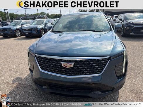 Used 2024 Cadillac XT4 Premium Luxury AWD/4WD image 2