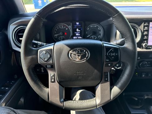 Used 2022 Toyota Tacoma TRD Off-Road w/ Technology Package AWD/4WD image 19