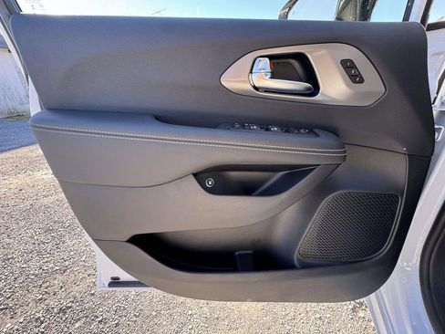 New 2026 Chrysler Pacifica Select image 26