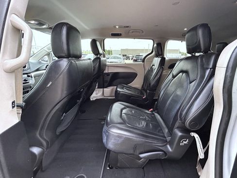 Used 2022 Chrysler Pacifica Touring-L FWD image 20