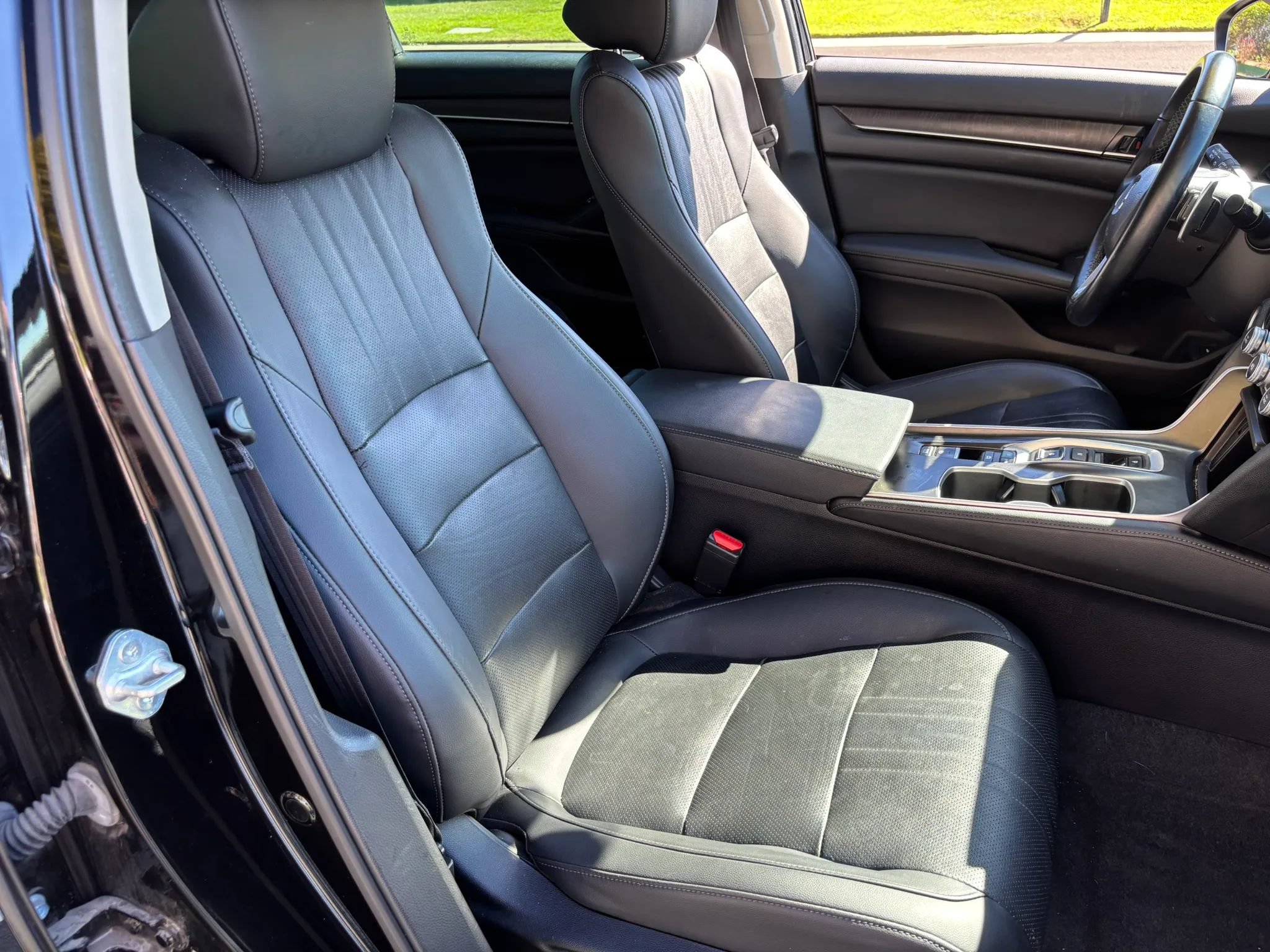 Used 2022 Honda Accord Touring image 11