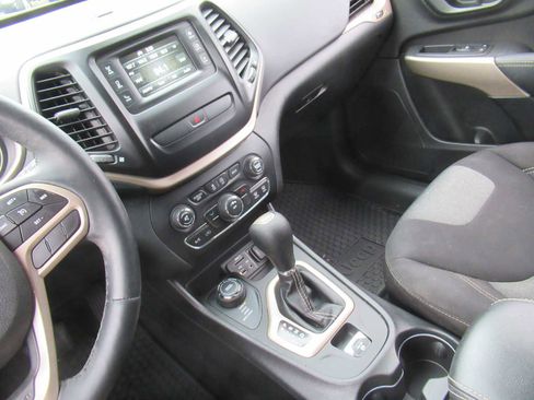 Used 2017 Jeep Cherokee Sport w/ Cold Weather Group image 29
