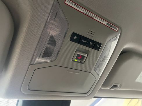 Used 2021 Toyota RAV4 LE AWD/4WD image 17