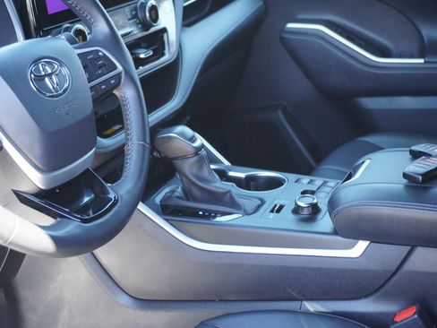 Used 2024 Toyota Highlander XSE AWD/4WD image 23