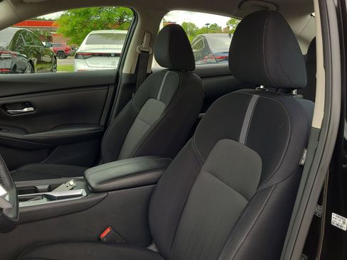 Used 2021 Nissan Sentra SV FWD image 11