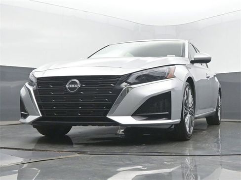 Used 2023 Nissan Altima 2.5 SL image 46