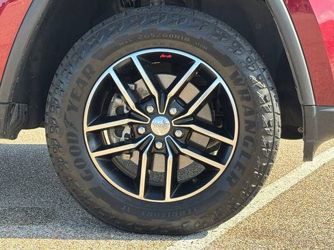 Used 2017 Jeep Grand Cherokee Trailhawk AWD/4WD image 8
