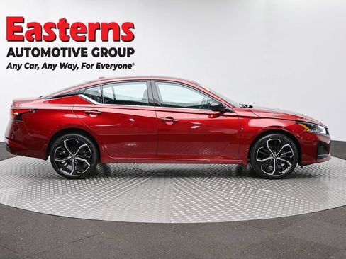 Used 2023 Nissan Altima 2.5 SR w/ SR Premium Package AWD/4WD image 4