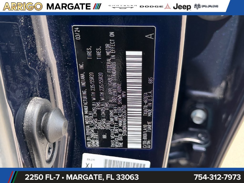 Used 2024 Toyota Highlander Platinum FWD image 24