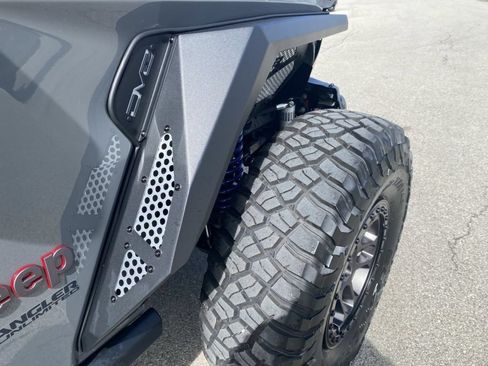 Used 2021 Jeep Wrangler Unlimited Rubicon w/ Xtreme Recon 35" Tire Package AWD/4WD image 10