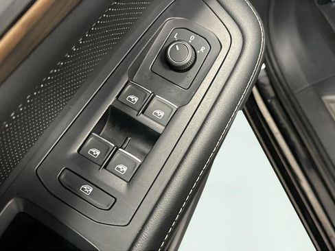 Used 2025 Volkswagen Atlas SE image 21