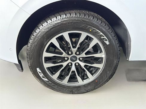 Used 2025 Ford Expedition Platinum AWD/4WD image 34