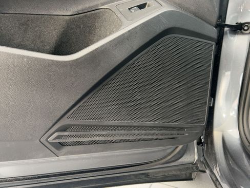 Used 2024 Volkswagen Tiguan SE image 23