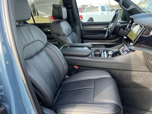 New 2026 Jeep Grand Wagoneer Summit image 44