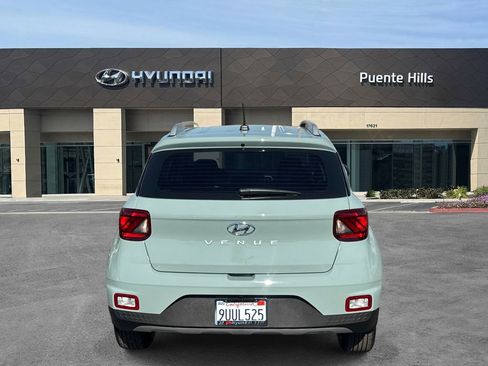 Certified 2025 Hyundai Venue SEL image 5