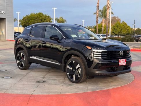 New 2026 Nissan Kicks SR image 2