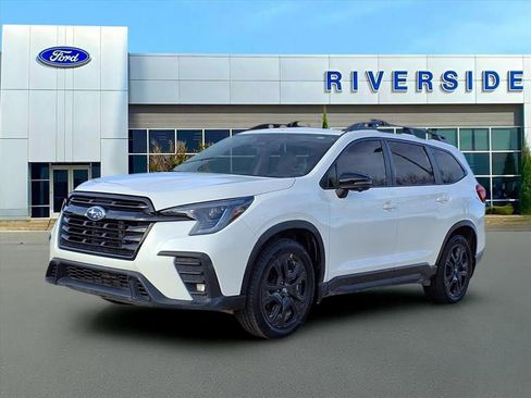 Used 2023 Subaru Ascent Onyx Edition Limited image 3