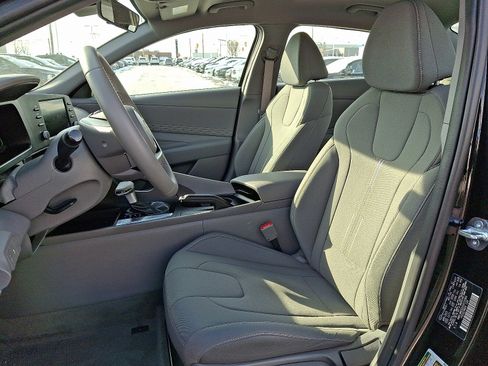 Certified 2025 Hyundai Elantra Sport image 13