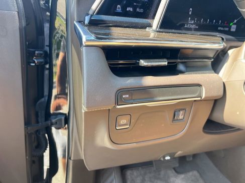 Used 2022 Cadillac Escalade Premium Luxury RWD image 67