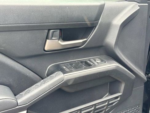 Used 2025 Toyota Tacoma TRD Sport AWD/4WD image 27