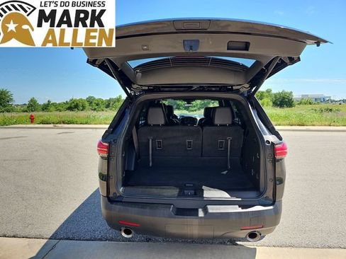 Used 2023 Chevrolet Traverse RS AWD/4WD image 26