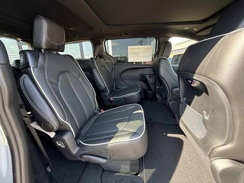 New 2026 Chrysler Pacifica Limited FWD image 38