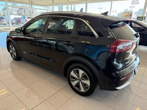 Used 2018 Kia Niro EX w/ EX Premium Package image 5