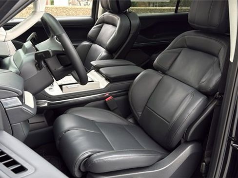 New 2025 Lincoln Navigator L Reserve image 24