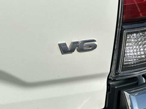 Used 2022 Toyota Tacoma TRD Off-Road image 28