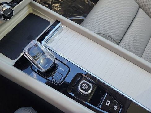 New 2026 Volvo XC60 T8 Ultra w/ Protection Package Premier image 10