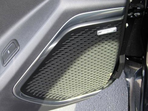 Used 2024 Chevrolet Traverse RS FWD image 32