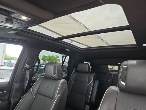 Used 2023 Cadillac Escalade Premium Luxury RWD image 9
