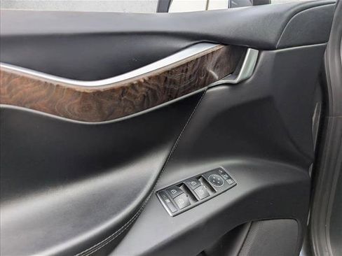 Used 2018 Tesla Model X 100D image 11