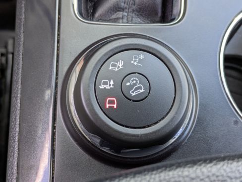 Used 2018 Ford Explorer XLT w/ Equipment Group 202A AWD/4WD image 30