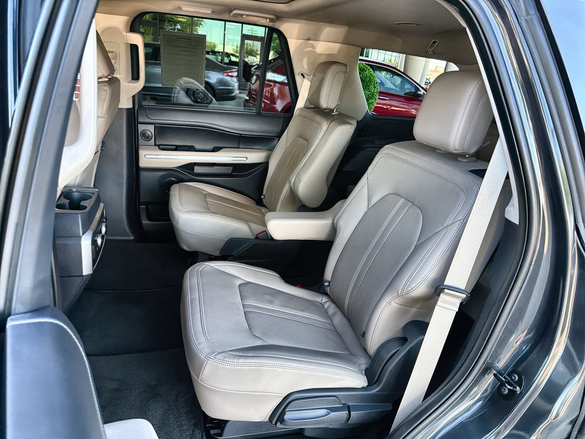 Used 2024 Ford Expedition Limited AWD/4WD image 23