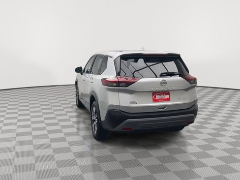 Used 2023 Nissan Rogue SV image 2