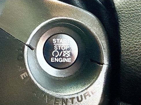 Used 2020 Jeep Renegade Latitude image 9