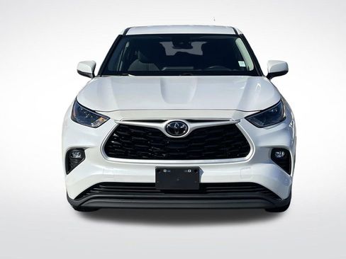 Used 2023 Toyota Highlander LE image 9