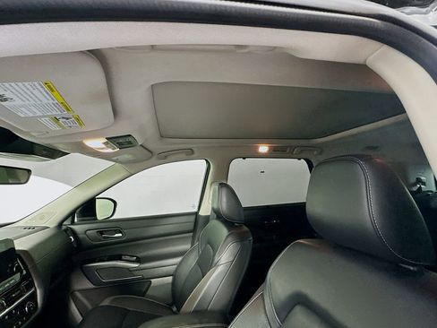Used 2023 Nissan Pathfinder SL w/ SL Premium Package image 22
